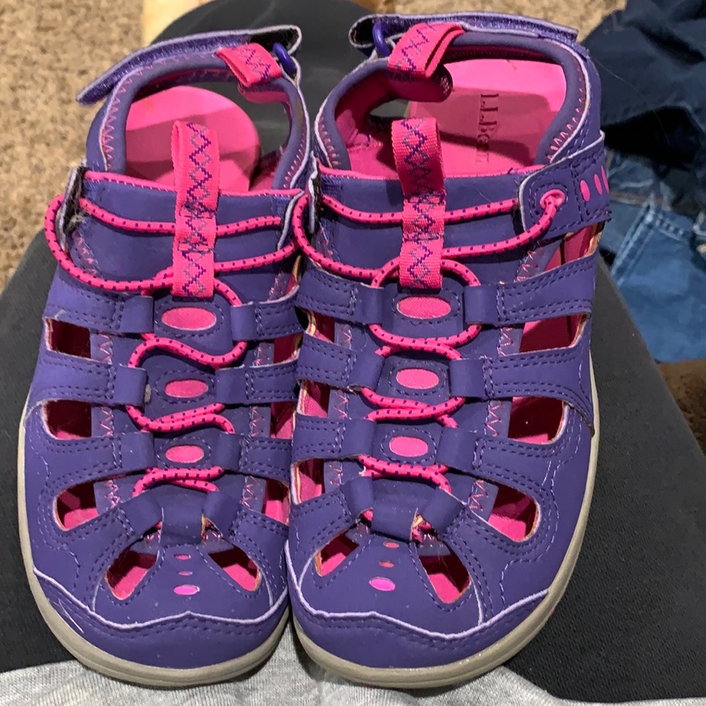 Girls Llbean water shoe/sandals.